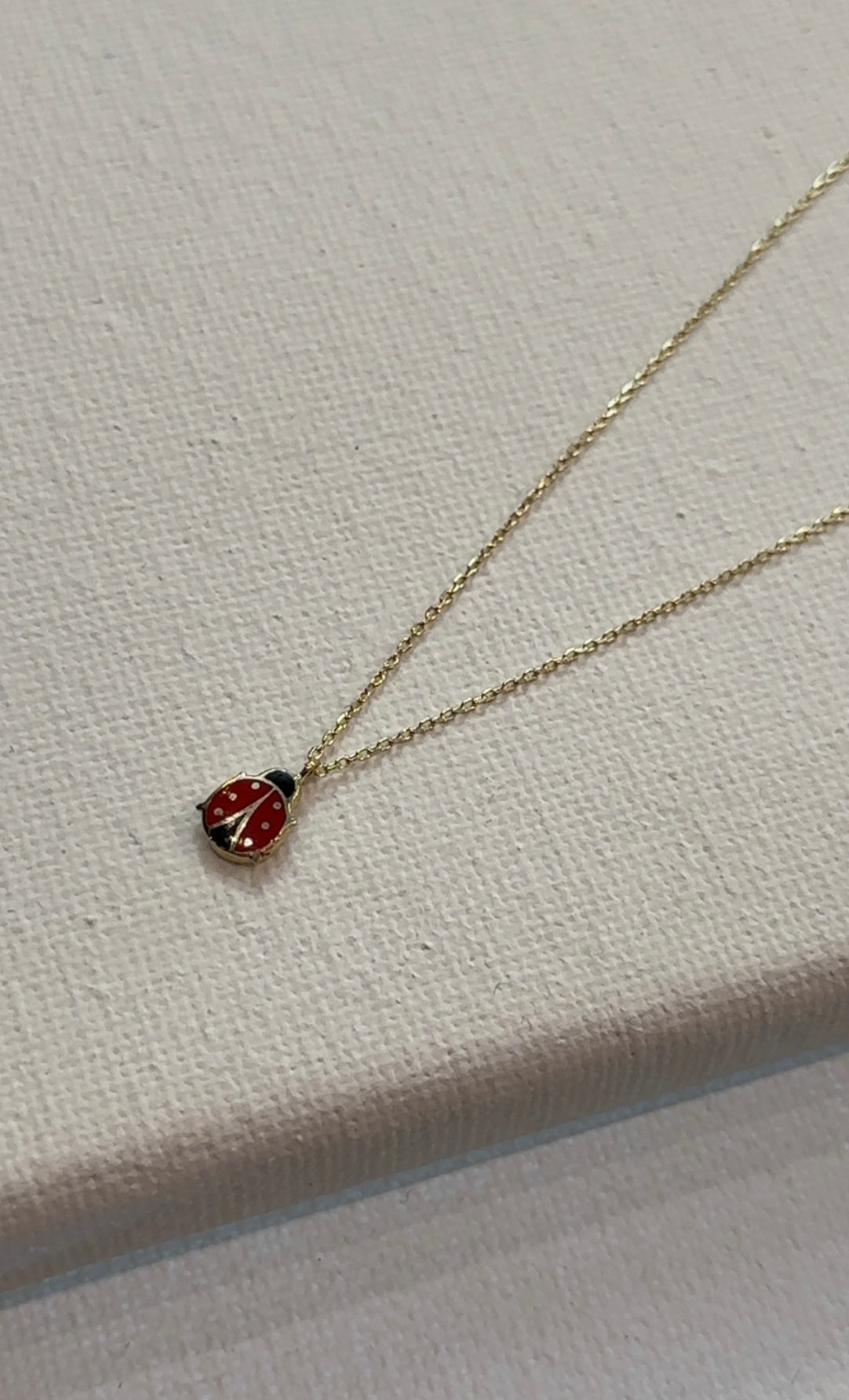 Goldkette-„Mariekäfer“